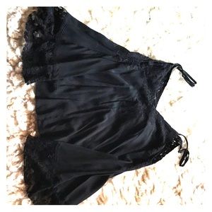 Adorable laced trim swing top